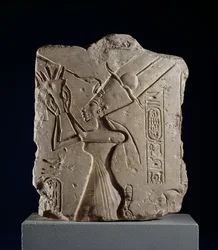 Column relief fragment depicting Queen Nefertiti, New Kingdom